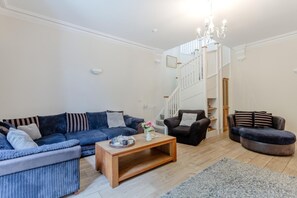 TV - 4 Bed in Chulmleigh (oc-85596) (Chulmleigh)