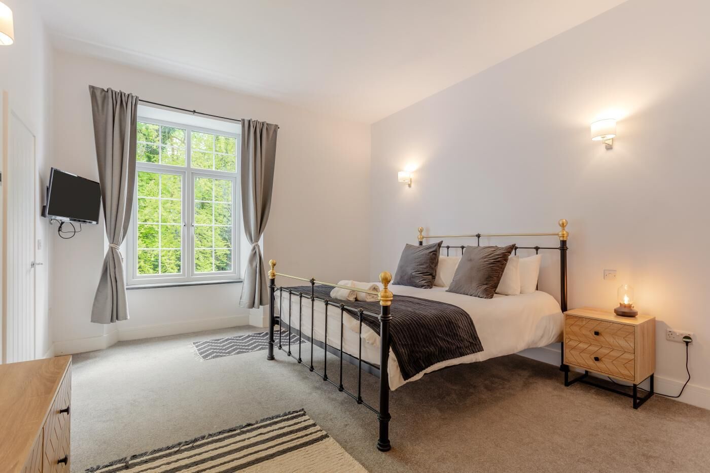 4 bedrooms, travel cot, free WiFi, bed sheets