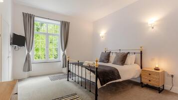 4 bedrooms, travel cot, free WiFi, bed sheets