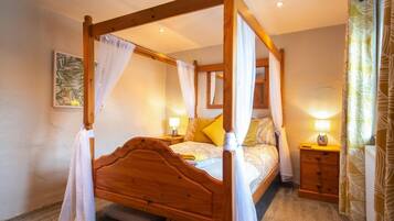 1 bedroom, travel cot, free WiFi, bed sheets