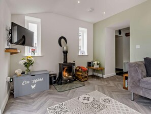 TV, fireplace - 2 Bed in Wrexham (oc-76399) (Coedpoeth)