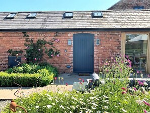 Property grounds - 5 Bed in Whitchurch (oc-77696) (Whitchurch)