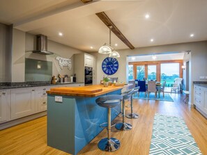 Dining - 5 Bed in Whitchurch (oc-77696) (Whitchurch)