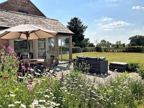 Terrace/patio - 5 Bed in Whitchurch (oc-77696) (Whitchurch)