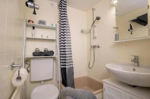Shower - KATI Vacation Rentals: 1-Bedroom Apartment (Scheidegg)