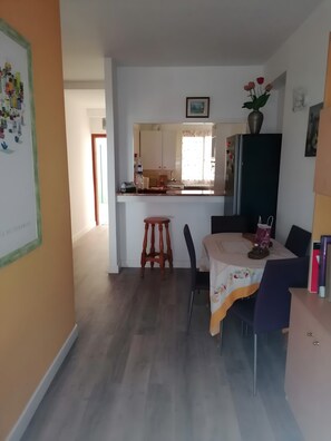 Dining - Fantastic 1-Bedroom Apartment with Sea Views, Pool, and Air Conditioning (Costa Adeje)