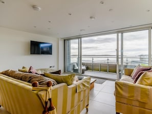 TV - 2 Bed in Tenby (oc-85725) (Tenby)