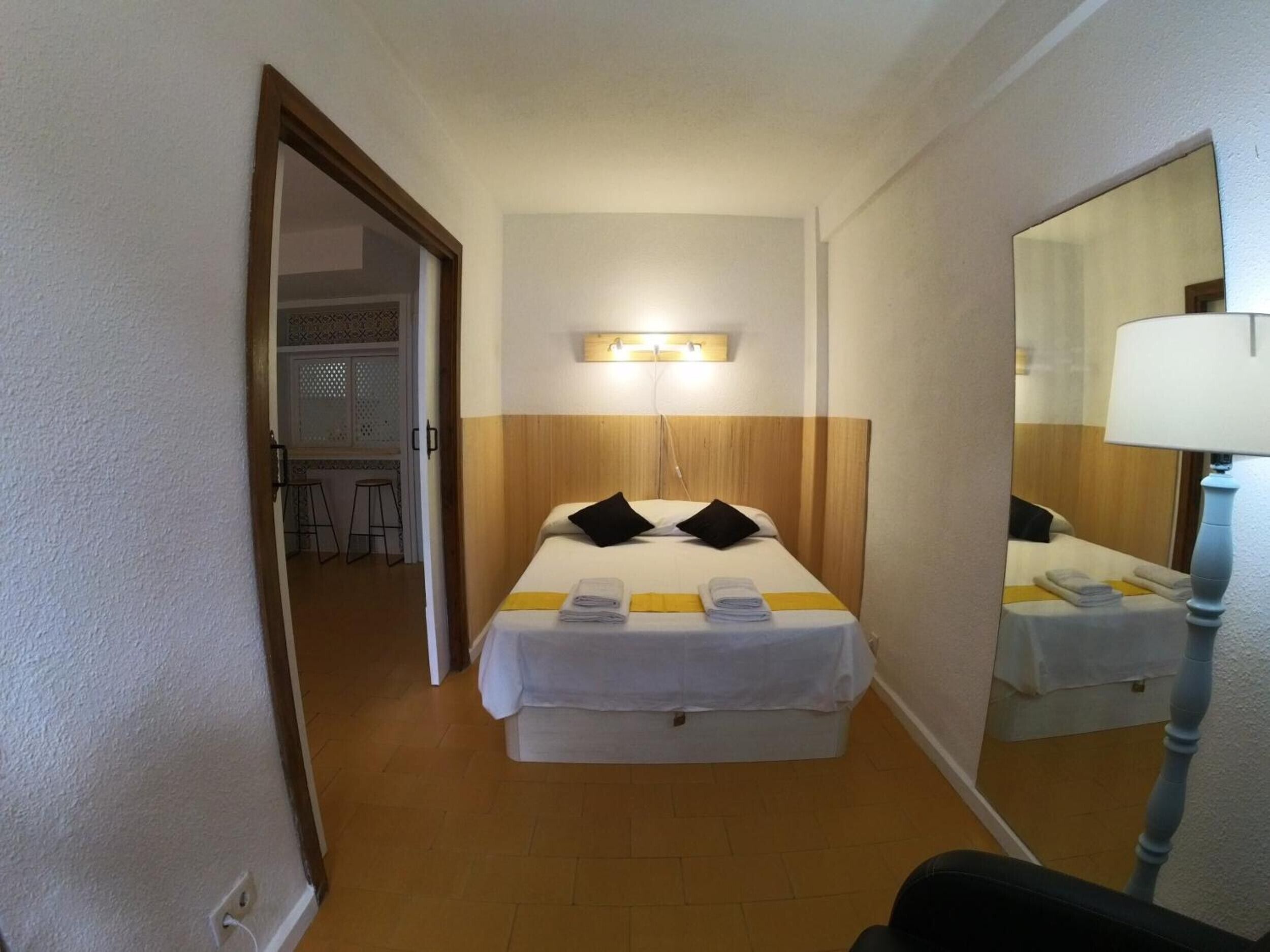 Iron/ironing board, WiFi, bed sheets