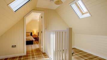 3 bedrooms, travel cot, free WiFi, bed sheets