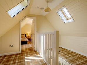 Travel crib, WiFi (free), bed sheets