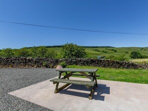 Outdoor dining - 3 Bed in Moffat (oc-ca402) (Moffat)