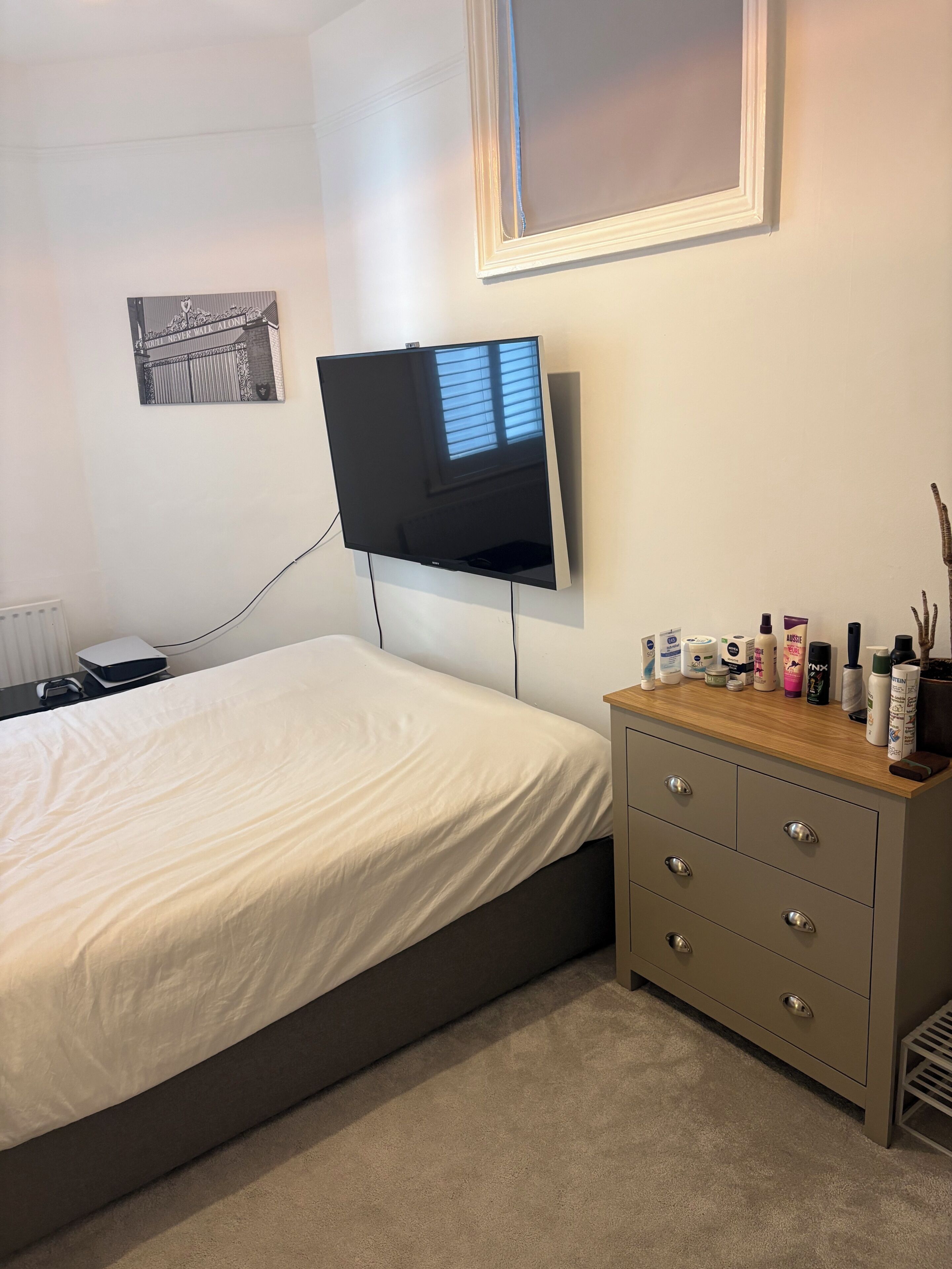 2 bedrooms, desk, iron/ironing board, WiFi