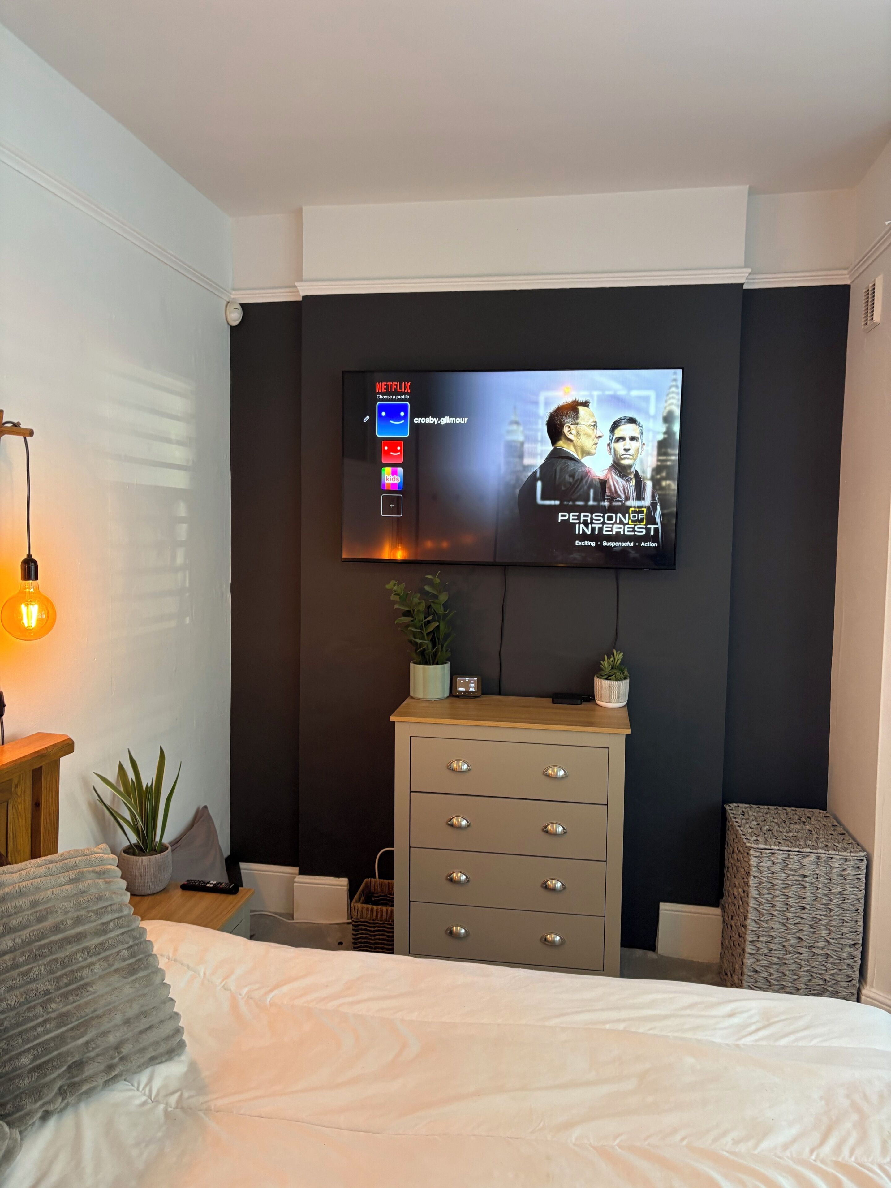 2 soverom, skrivebord, strykejern/-brett og wi-fi