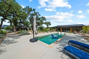 Pool - Spacious 5-bedroom house with access to the Guadalupe River and gorgeous pool! (Canyon Lake)