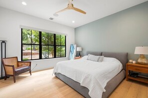 Room - Spacious 5-bedroom house with access to the Guadalupe River and gorgeous pool! (Canyon Lake)