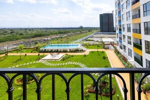 A residential building with a swimming pool, garden, and a view of the surrounding landscape. - 1 Bedroom Apartment 15 Min to JKIA & SGR with Nairobi National Park Views (Nairobi)