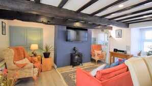 A living room with a fireplace, a television, and a sofa. - 2 Bed in Kirkby Thore (oc-78744) (Kirkby Thore)