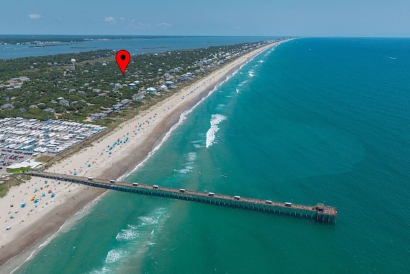Beach nearby - Emerald Isle Beach Retreat | Ping Pong | Sleeps 8 (Emerald Isle)