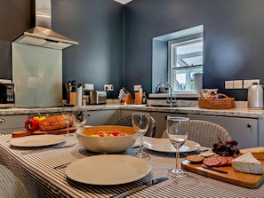 Dining - 2 Bed in Richmond (oc-g0139) (Moulton)