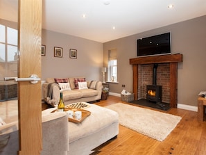 TV, fireplace - 2 Bed in Stokesley (oc-g0072) (Great Busby)