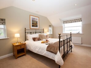 Travel crib, WiFi (free), bed sheets - 2 Bed in Stokesley (oc-g0072) (Great Busby)