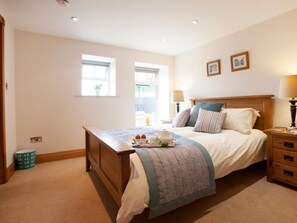 Travel crib, free WiFi, bed sheets - 3 Bed in Chopgate (oc-g0110) (Chop Gate)