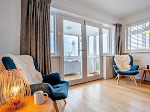 TV, fireplace - 2 Bed in Flamborough (oc-g0115) (Flamborough)
