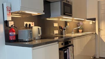 Apartment, 2 Bedrooms | Private kitchen