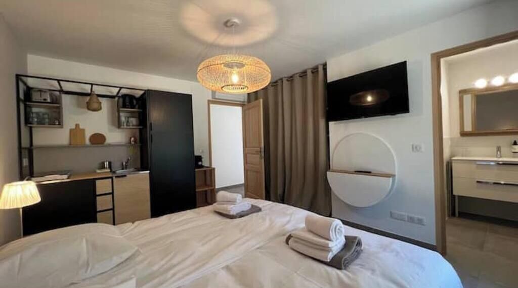 2 bedrooms, WiFi, bed sheets
