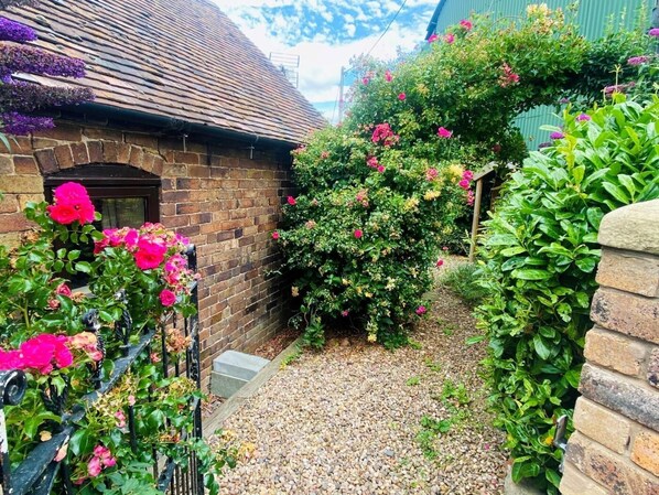 Property grounds - 1 Bed in Leighton (oc-80726) (Leighton)