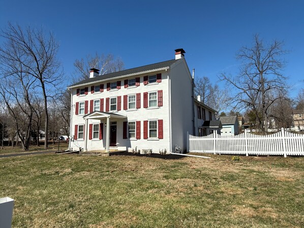 Exterior - Historic 5-bedroom farmhouse with large yard in charming Audubon (Eagleville)