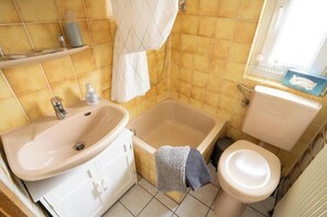 Bathroom - KATI Vacation Rentals: 1-Bedroom Apartment (Scheidegg)