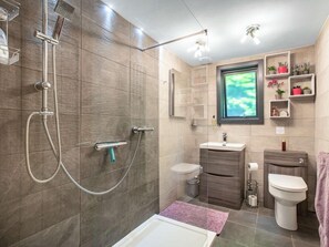 Bathroom - 1 Bed in Lymington (oc-74314) (Sway)