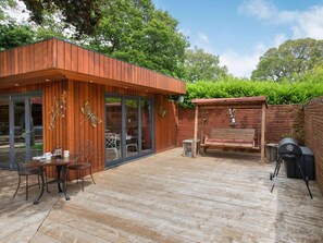 Outdoor dining - 1 Bed in Lymington (oc-74314) (Sway)