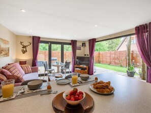 Dining - 1 Bed in Lymington (oc-74314) (Sway)