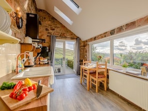 Oven, high chair, cookware/dishes/utensils - 1 Bed in Buxton (oc-74351) (Quarnford)