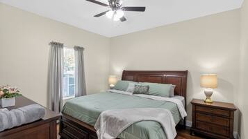 3 bedrooms, iron/ironing board, free WiFi, bed sheets