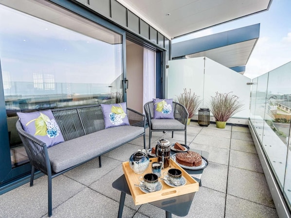 Terrace/patio - 5 Bed in Bideford (oc-80650) (Westward Ho!)