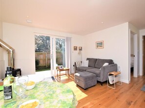 Unclassified image, 3 of 15, button - 1 Bed in Overstrand (oc-ncc53) (Overstrand)
