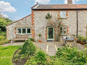 Outdoor dining - 2 Bed in Norwich (oc-75916) (Gresham)