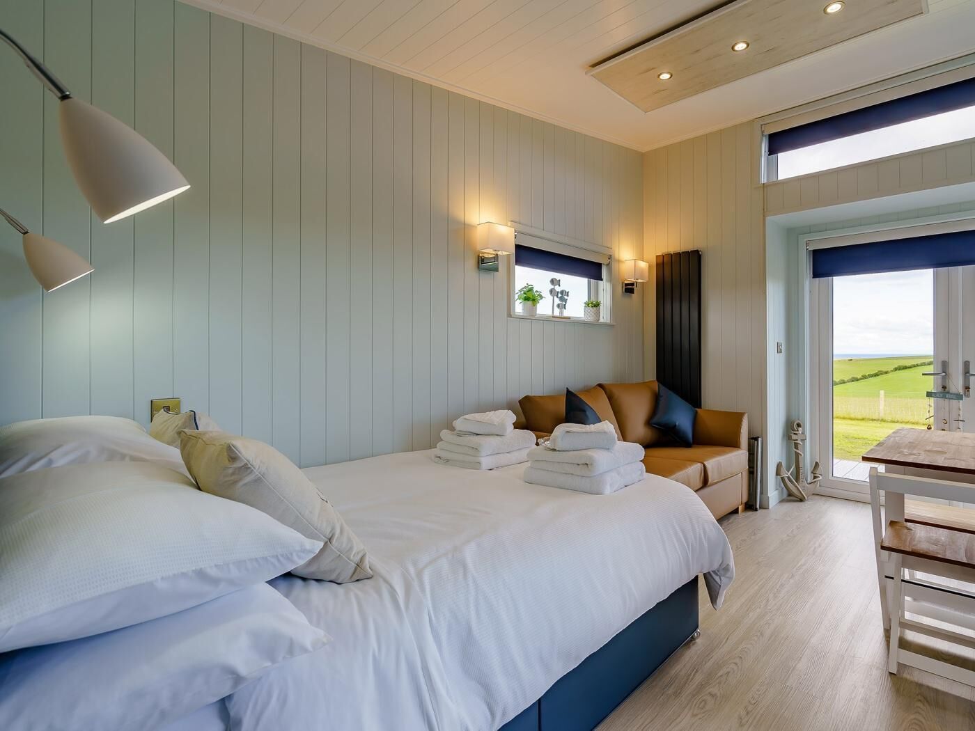 WiFi (free), bed sheets