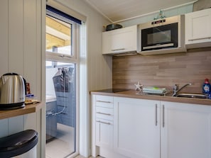 Cookware/dishes/utensils - 1 Bed in Girvan (oc-78072) (Girvan)
