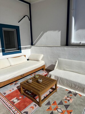 Living area - Holiday Home 'Casa Da Aldeia' with Private Pool, Private Terrace and Wi-Fi (Santa Susana)