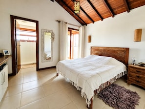 5 bedrooms, iron/ironing board, WiFi, bed sheets - Villa Serena | Vacation Home for Families and Groups (Armação dos Búzios)