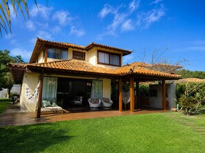 Exterior - Villa Serena | Vacation Home for Families and Groups (Armação dos Búzios)