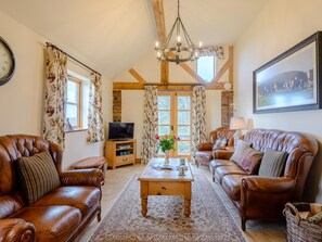 TV, fireplace - 2 Bed in Shrewsbury (oc-77771) (Leighton)