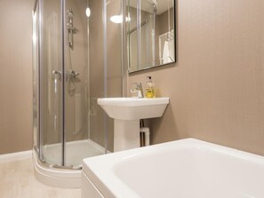 Bathroom - 2 Bed in Cockermouth (oc-sz381) (Wythop)