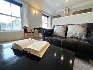TV - 1 Bed in Keswick (oc-sz544) (Keswick)
