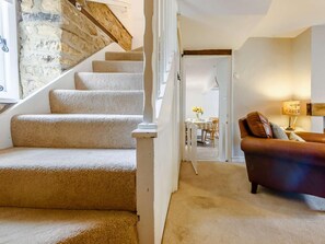 TV - 2 Bed in Cheltenham (oc-46677) (Bourton-on-the-Water)