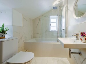 Bathroom - 2 Bed in Cheltenham (oc-46677) (Bourton-on-the-Water)